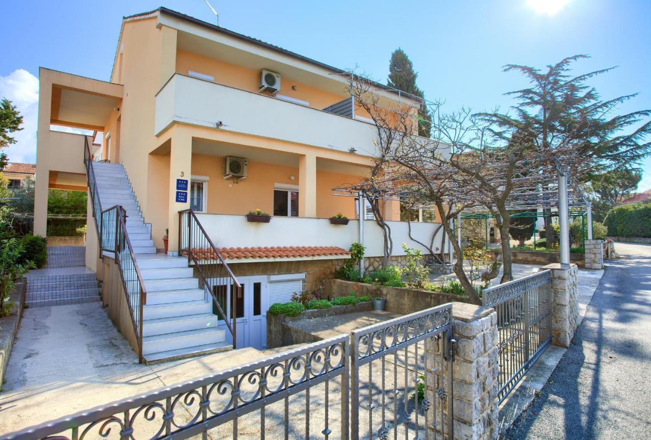 Apartments Petra คิร์ก ภายนอก รูปภาพ