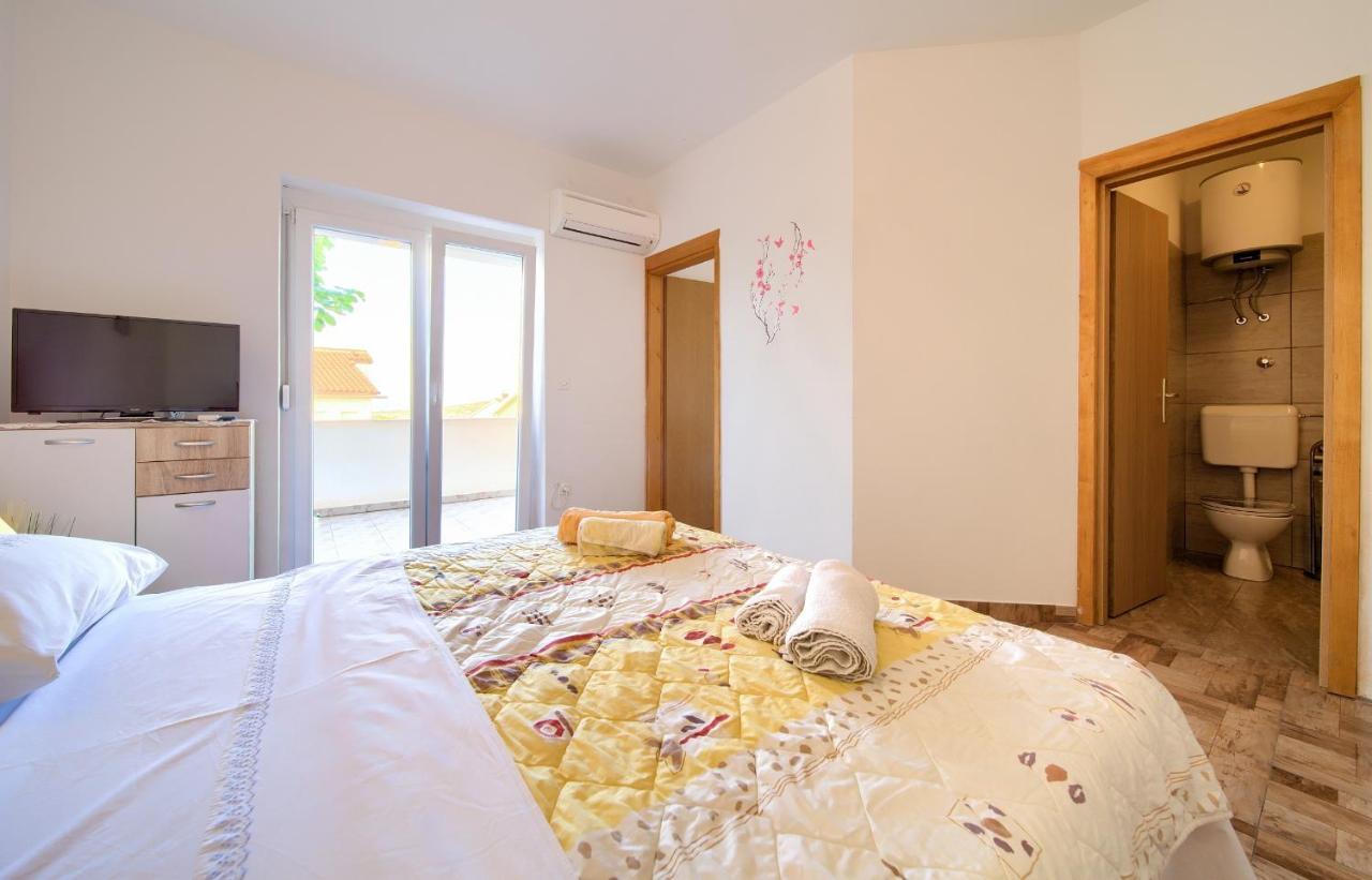 Apartments Petra คิร์ก ภายนอก รูปภาพ