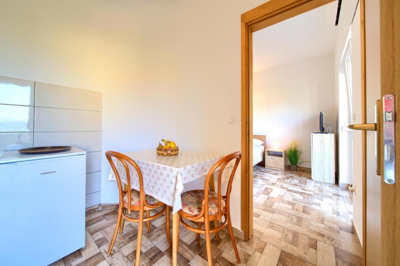 Apartments Petra คิร์ก ภายนอก รูปภาพ