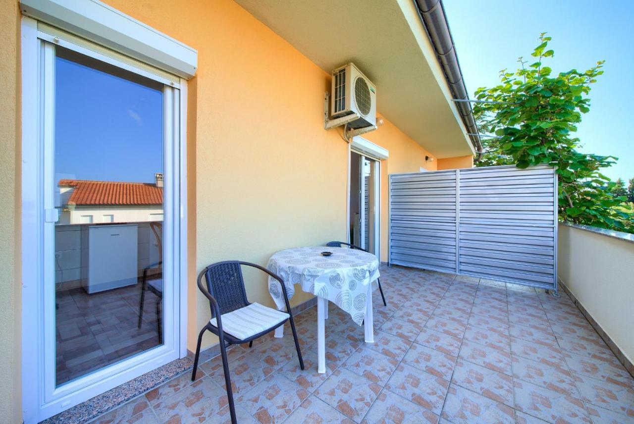 Apartments Petra คิร์ก ภายนอก รูปภาพ