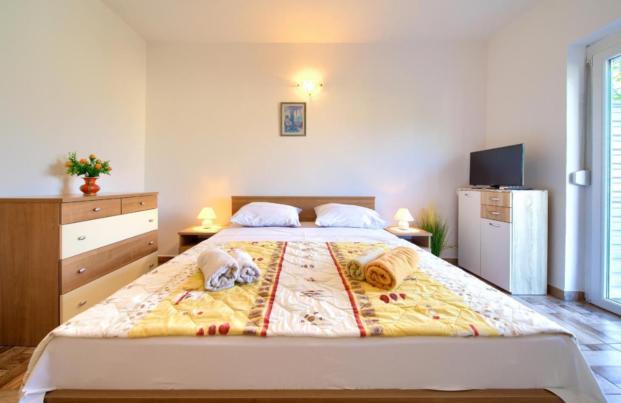 Apartments Petra คิร์ก ภายนอก รูปภาพ